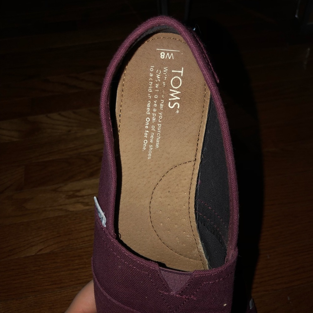 Toms - Picture 3 of 5